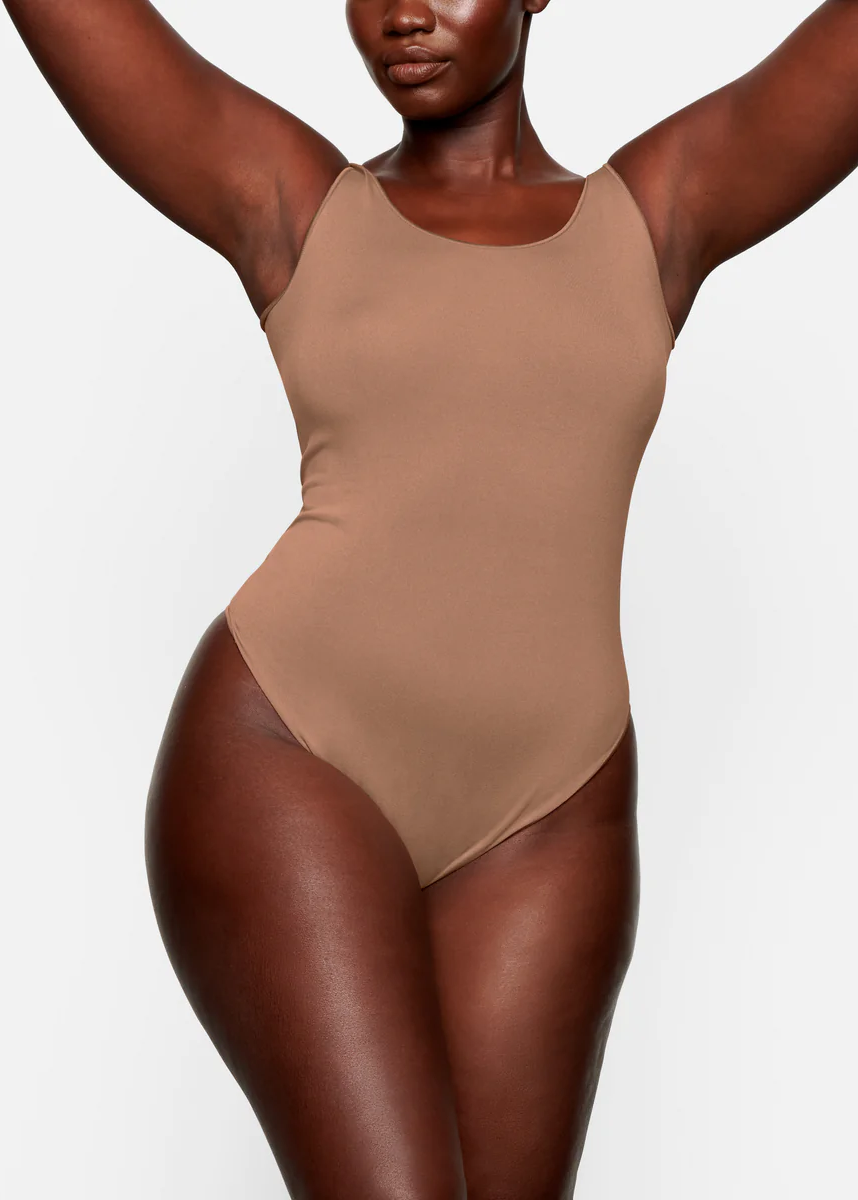 ESSENTIAL SCOOP NECK BODYSUIT